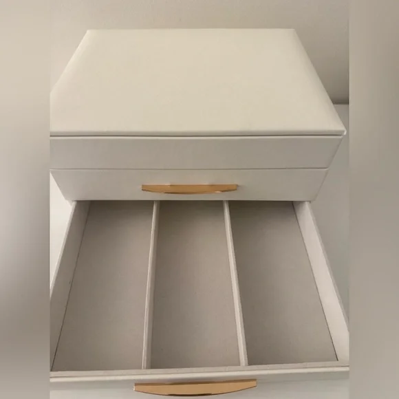 White with gold accent jewelry box organizer with drawers - Picture 4 of 8